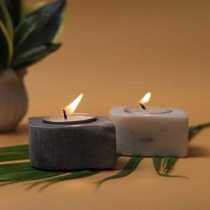 Porte-bougie en marbre unique, conçu pour un style d'intérieur distinctif avec des motifs audacieux ajoutant une touche élégante et chaleureuse - Product Image 2