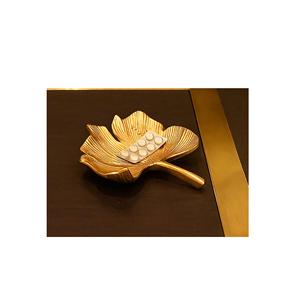 Design créatif Bol décoratif fini doré Aluminium Acier inoxydable Base supérieure en métal Forme de feuille Nourriture Fruits Servir - Product Image 2