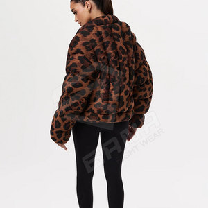Veste matelassée en satin et fourrure imprimée pour femme - Vêtement d'extérieur respirant, chaud et élégant pour l'automne et l'hiver, idéal pour un usage décontracté - Product Image 3