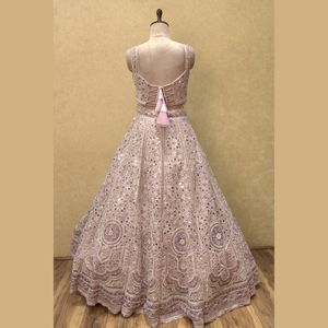 Hoàng Gia lehenga trong hành tây colour với phức tạp chủ đề lấp lánh kim cương & Gương tay chạm vào cho những dịp đặc biệt từ Ấn Độ - Product Image 3