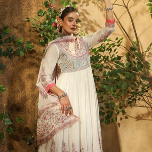 Kurtis ผ้าเรยอนสำหรับผู้หญิงผ้าคอตตอนดีไซน์แฟชั่นล่าสุด - Product Image 1