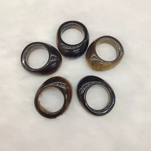 Vente en gros de bracelets en résine faits à la main, nouveaux produits de conception pour la main, bracelets pour filles et femmes, bijoux de mode pour femmes - Product Image 5