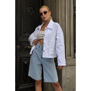 Giacca in Denim Oversize da donna con doppie tasche e giacca alla moda con chiusura a bottoni - Product Image 1