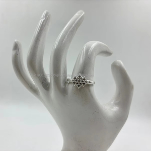 Anillo de racimo personalizable de plata fina de 92,5 pureza unisex acabado a mano con artesanía de primera calidad - Product Image 1