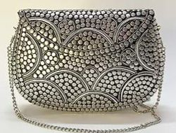 Pochette de soirée de créateur avec motif demi-lune orné de mosaïque, en cuir et métal à sequins et cristaux - Product Image 4