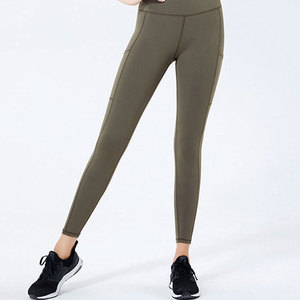 Venta al por mayor de ropa de gimnasio para mujer CONJUNTO DE 5 piezas de secado rápido Yoga Leggings logotipo personalizado sólido suave piel amigable de alto impacto hecho Pakistán - Product Image 6