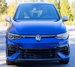 Gullf R 2023, 315 hp, Turbo, 4 Cilindros, Tracción en las Cuatro Ruedas, Color Azul Lápiz Metálico, Faros Delanteros, Techo Panorámico, Bajo Kilometraje - Product Image 1