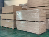 Contreplaqué de pin longue durée de qualité AA 9/12/15/18mm de l'usine vietnamienne Coffrage à bas prix E0 Normes d'émission de formaldéhyde