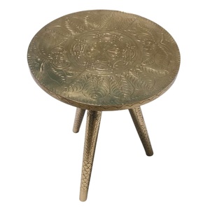 Table ronde en aluminium avec gaufrage et fond Table basse ou d'appoint ronde à trois pieds en métal fini or pour meubles de maison - Product Image 4