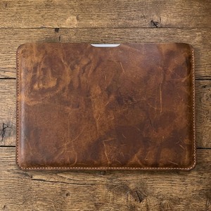 Housse pour ordinateur portable en cuir véritable vintage marron - Product Image 2