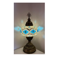 Lampe en mosaïque d'aluminium au design moderne pour l'éclairage du salon d'un appartement avec un motif élégant en verre mosaïque