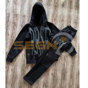 Conjunto de sudadera con capucha y pantalones de chándal con parches bordados desgastados personalizados para hombre, chándal lavado con ácido - Product Image 4