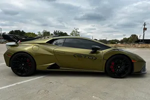 Lamborghini Huracan STO 2023 en parfait état - Product Image 4