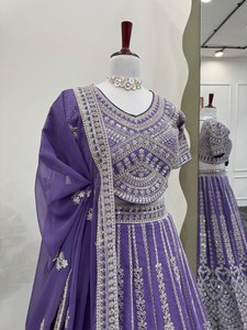 Diseñador Lehnga Choli para bodas y celebraciones de fiestas disponible a precio mayorista desde India - Product Image 4