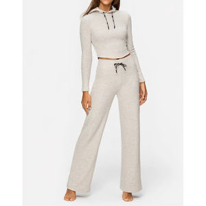 ชุดโยคะสองชิ้นสำหรับผู้หญิง ผ้าพิมพ์ลายตามสั่ง ระบายอากาศได้ดี คุณภาพสูง เหมาะสำหรับออกกำลังกายและสวมใส่ในชีวิตประจำวัน ขายส่งชุดออกกำลังกาย - Product Image 1