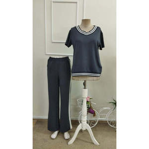 Conjunto de Dos Piezas para Mujer, Blusa de Manga Corta con Cuello en V de Viscosa de Dos Hilos y Pantalones, 35482 - Gris - Product Image 4
