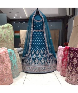 Lehengacholi หนึ่งชิ้นสำหรับผู้หญิงในสไตล์ลาวิซ่ากับ chunni ทำงาน - Product Image 5