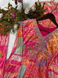 Nuevo Conjunto de Traje de Fiesta de Diseñador, Estilo Aliya, en Seda Chinon con Bordado de Lentejuelas y Estampado Digital, Vestido y Pantalones Palazzo con Dupatta - Product Image 5