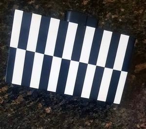 กระเป๋าถือสุภาพสตรีทำด้วยมือลายเรขาคณิตแฟนซีไม้เนื้อแข็งและไข่มุกเรซินสีดำ - Product Image 2