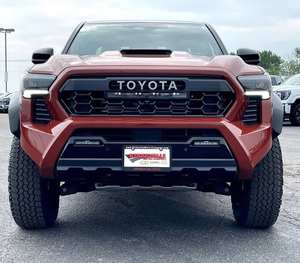 Toyota Tacoma Hybrid TRD Pro HV 2024, Doble Cabina, 4x4, con Llantas de Aleación, Asientos de Cuero, Sistema de Navegación, Arranque Remoto - Product Image 1