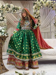 Últimos vestidos afganos tradicionales hechos a mano seda y lino de alta calidad para bodas y fiestas disponibles a precio mayorista - Product Image 4