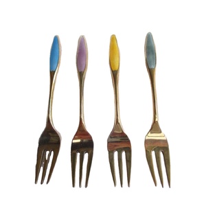 Ensemble de fourchettes plaquées or en acier inoxydable de haute qualité avec poignée multicolore look royal pour restaurant mariage maison - Product Image 1