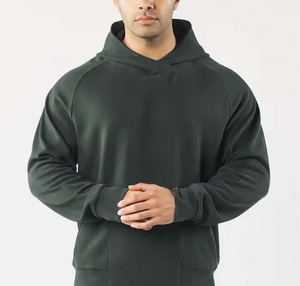 Sweats à capuche simples brossés personnalisés pour hommes 95% coton 5% élasthanne pull d'entraînement de gymnastique avec poches antidérapantes sweat à capuche avec logo en caoutchouc - Product Image 1
