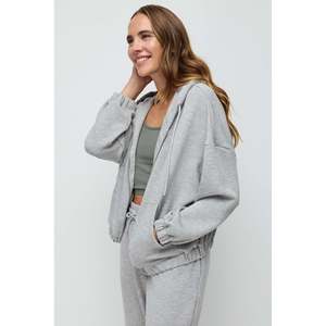 Sudadera Corta de Cuello Redondo Suave al Tacto para Uso Diario - Product Image 3