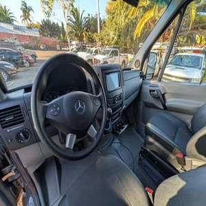 Conversión de furgoneta exterior Benz Sprinter 2500 4x4 de 2017, Turbodiésel V6, 4WD - Product Image 5