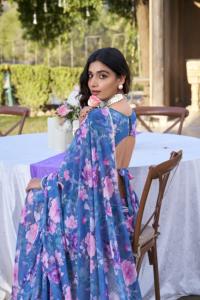 Sari estampado elegante en tela de mármol sin peso con borde de encaje de perlas y blusa coordinada para mujeres B2B suministro a granel - Product Image 5