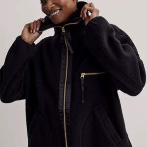 Veste Sherpa noire surdimensionnée à la mode avec poches zippées polaire douce et chaude pour temps froid - Product Image 3