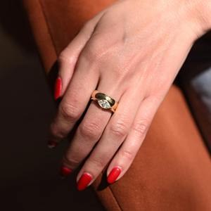 Anillo de Bodas de compromiso de moissanita de 1 quilate duradero VVS2 Claridad Corte brillante Plata de Ley 925 Proveedor al por mayor OEM de moda - Product Image 6