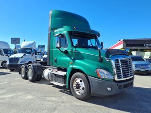 Pick-up diesel lourd de série 125 utilisé pour les longues distances, transmission 6x4, cabine couchette, capacité de charge utile de 5001 à 10000 kg - Product Image 5