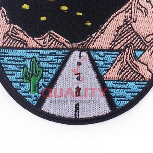 Écussons brodés multicolores à la mode les plus récents à vendre Écussons de broderie de conception personnalisée OEM fabriqués par des professionnels - Product Image 6