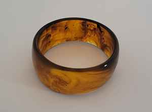 กำไลข้อมือเรซินทำมือรูปนางฟ้าแฟชั่นคลาสสิกคุณภาพดีที่สุดสำหรับผู้หญิงสวยสาวสวยเฉดสีที่ไม่ซ้ำกัน - Product Image 2