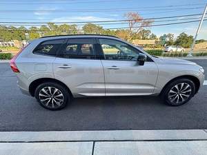 Volvo XC60 B5 Plus SUV 2025 Très Propre, Boîte Automatique, Sièges en Cuir, Toit Panoramique, Phares et Feux Diurnes à LED, Sièges Foncés - Product Image 2