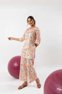 OTM ชุดสูทแฟชั่นฤดูร้อนสำหรับผู้หญิง, ชุดสูทสองชิ้นแบบลำลองทรงหลวมพิมพ์ลายดอกไม้ใส่ได้ทุกวัน - Product Image 2