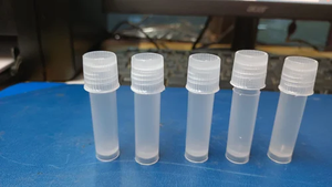 Flacon de laboratoire en plastique de 3 ml avec bouchon à vis pour la collecte, le stockage et le transport d'échantillons - Product Image 4