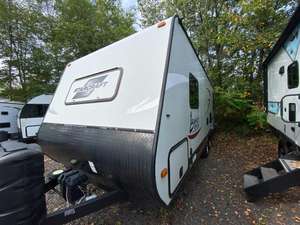 Starcraft L-a-n-c-h U-l-t-r-a L-i-t-e 22BUD d'occasion de 2016 prêt à être vendu - Product Image 2