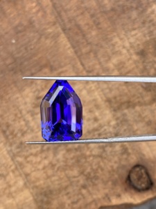 Tanzanite naturelle super étonnante pierre taillée de forme fantaisie avec une excellente couleur Loupe naturelle zoisite 9.87 carats propre - Product Image 4