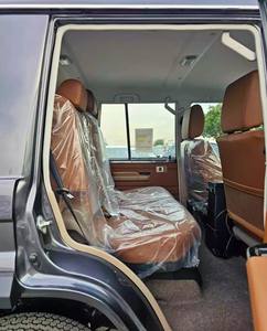 Clean Gray 2024 para 76 Hard Top Gasolina Usado Asientos de Cuero Transmisión Automática Volante a la Izquierda SUV Paquete Tecnológico - Product Image 5