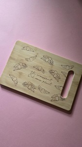 Tabla de Cortar de Madera Moderna Cheristonio, Tabla Artesanal Elegante, Perfecta para Exhibición en Mesa y Uso en la Cocina, de la India - Product Image 3