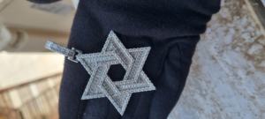 สร้อยคอจี้หนังพร้อมจี้โลหะขัดเงา เครื่องประดับมินิมอลสำหรับทุกเพศ - Product Image 2