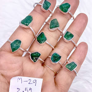 แหวนพลอยมรกตดิบที่สวยงามแหวนอัญมณีหยาบทำจากเงินสเตอ925 - Product Image 2