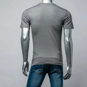 T-shirt surdimensionné en coton épais avec logo imprimé personnalisé en vrac pour hommes de grande taille - Product Image 5