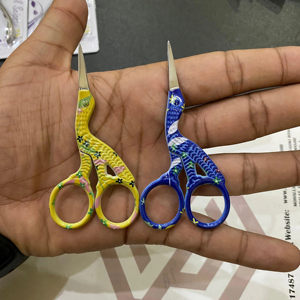 กรรไกรใบมีดสแตนเลสขนาดเล็กสวยงามสำหรับตัดผมและตัดแต่งขนสำหรับคิ้วจมูกหนวด (สีรุ้ง) - Product Image 5