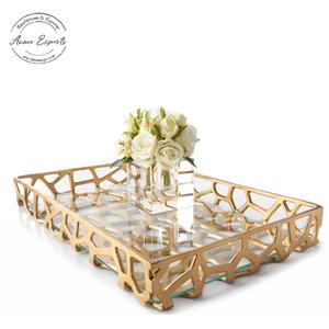 ถาดเสิร์ฟโลหะทำมือพร้อมหูจับด้านข้างสำหรับการจัดวางบนโต๊ะอย่างมีสไตล์และการตกแต่งบ้านและห้องครัวอย่างหรูหรา - Product Image 4