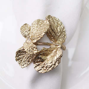 Anneaux de serviette décoratifs, idéaux pour embellir la table à manger lors de célébrations spéciales - Product Image 5