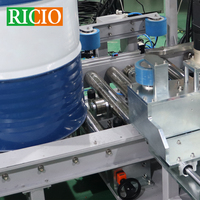 Étiqueteuse automatique industrielle pour fûts de 200 L (55 gallons) avec application d'étiquettes auto-adhésives par impression et pose
