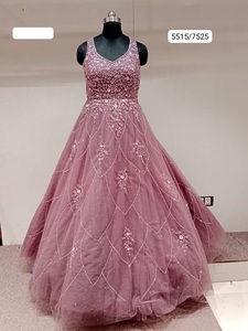 Robe en filet à la mode avec broderie à la main pour femmes Idéal pour les événements en soirée Tenue et fonctions de fête - Product Image 6